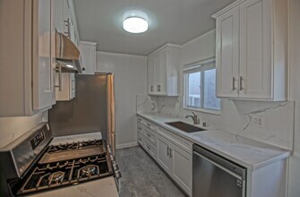 202-208 34th St in Manhattan Beach, CA - Building Photo - Building Photo
