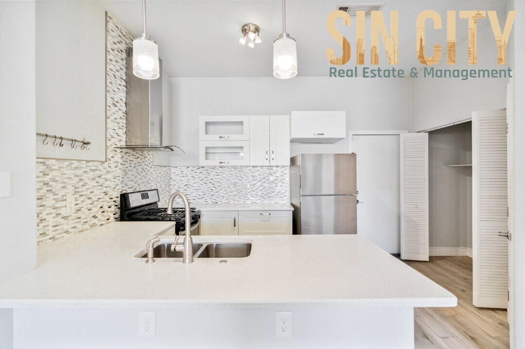 2854 W Agate Ave in Las Vegas, NV - Building Photo