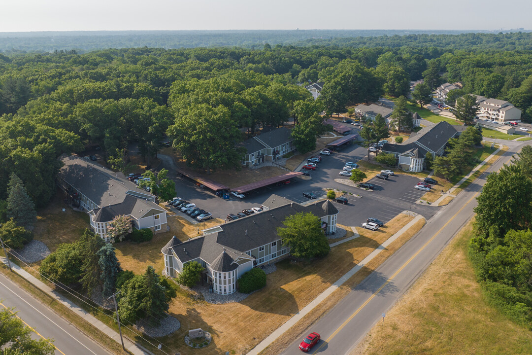 Alpine Slopes Apartments in Comstock Park, MI - Building Photo