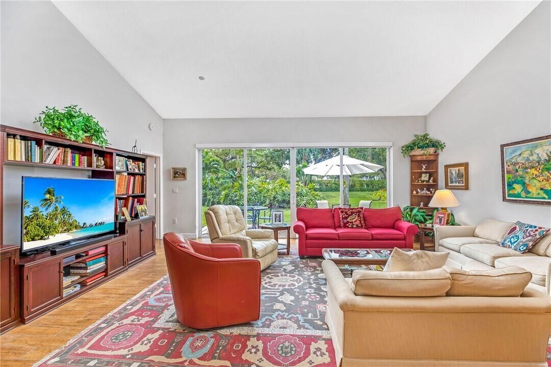 4106 Carriage Dr in Pompano Beach, FL - Building Photo