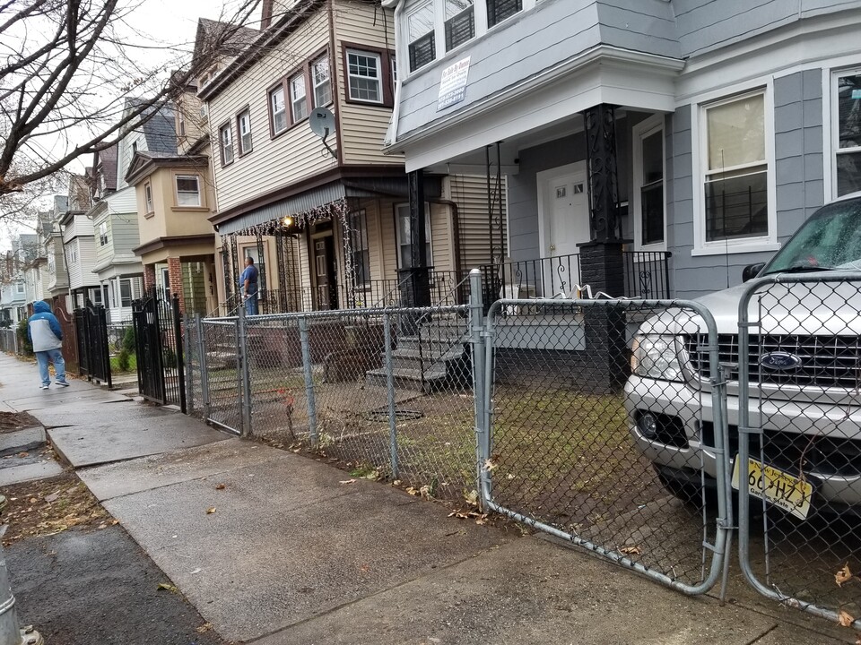 24 N 18th St, Unit #3 in East Orange, NJ - Foto de edificio
