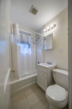 26 Hamilton Rd in Brookline, MA - Building Photo - Building Photo