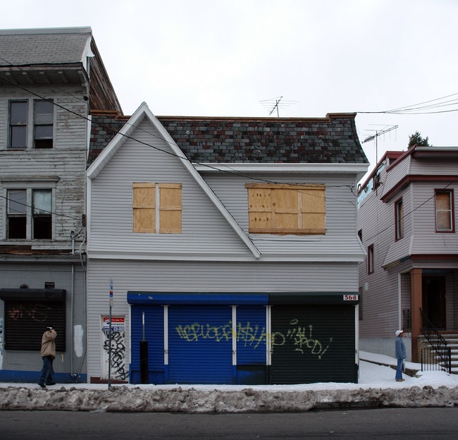 568 Grove St in Irvington, NJ - Building Photo - Building Photo