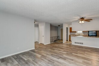 8719 Lakeland Cir in Wichita, KS - Building Photo - Building Photo