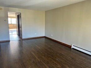 5645 W 63rd Pl in Chicago, IL - Building Photo - Building Photo