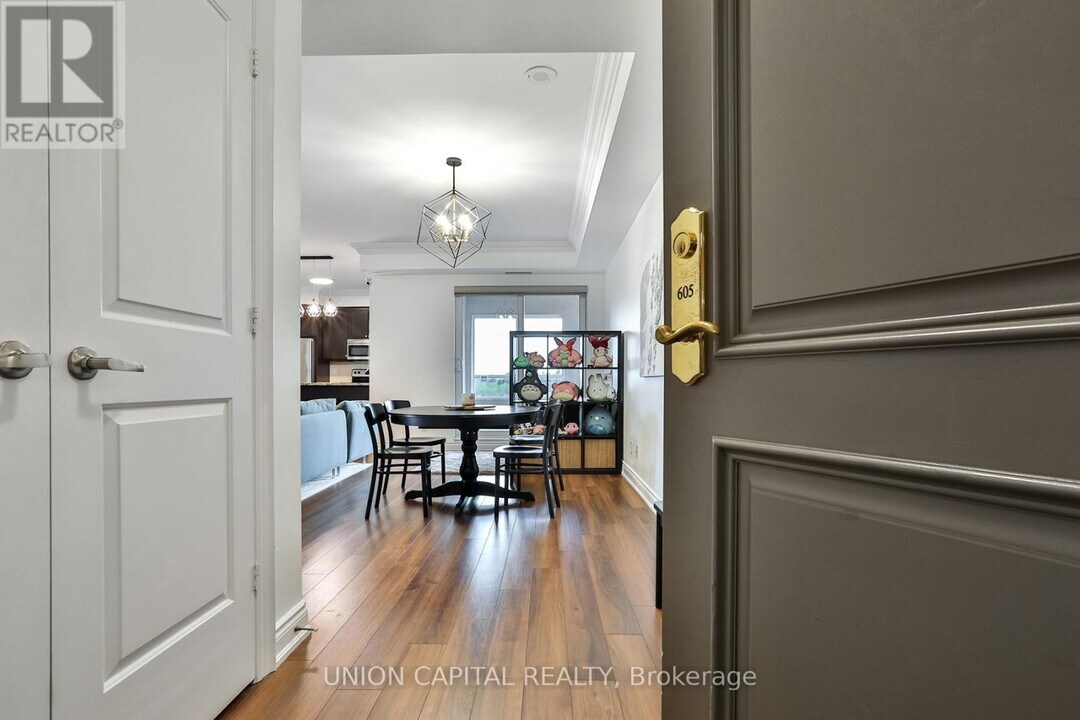 9255 Jane St in Vaughan, ON - Building Photo