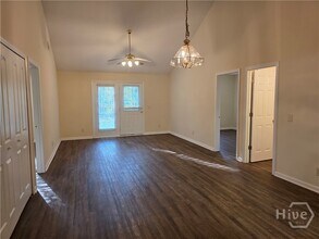 585 Rushing St in Richmond Hill, GA - Foto de edificio - Building Photo