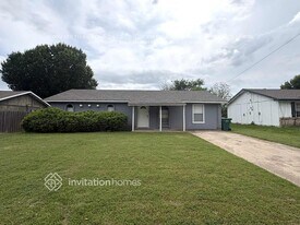 122 Cooper St in Cedar Hill, TX - Building Photo