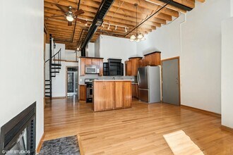 525 N Halsted St in Chicago, IL - Building Photo - Building Photo