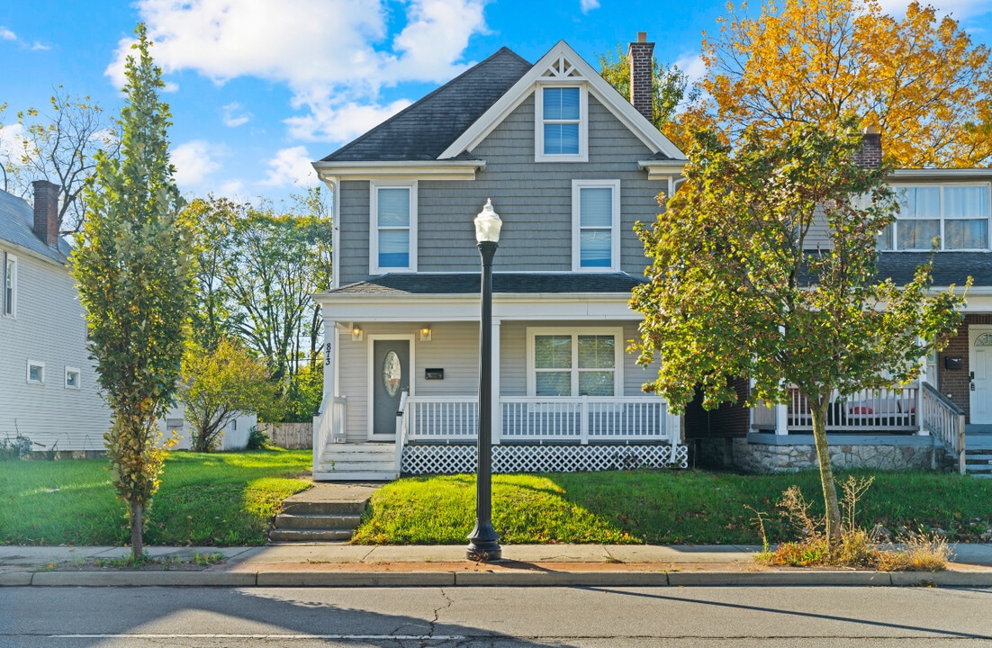 873 E Livingston Ave in Columbus, OH - Building Photo