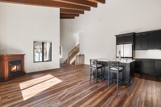 8 Katherine Ct in Stateline, NV - Building Photo - Building Photo