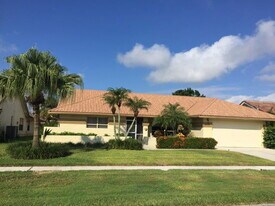 9775 Sun Pointe Dr in Boynton Beach, FL - Building Photo