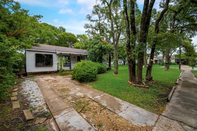 1440 Moran Dr in Dallas, TX - Foto de edificio - Building Photo