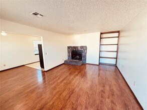 320 Falcon Ct in Norman, OK - Building Photo - Building Photo