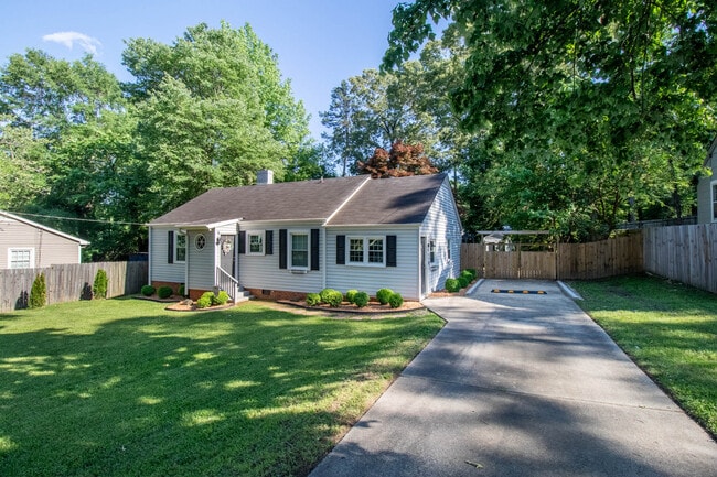 2721 Azalea Dr in Greensboro, NC - Building Photo - Building Photo