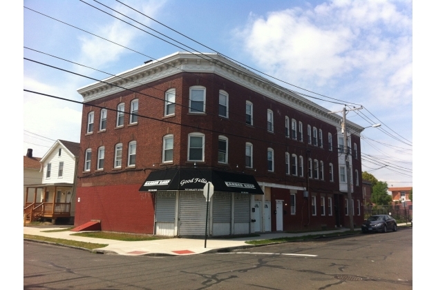 709 Hallett St in Bridgeport, CT - Building Photo