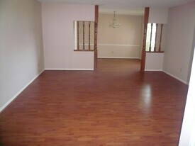 9402 Meaux Dr in Houston, TX - Building Photo