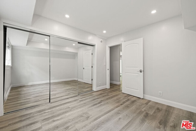 423 S Rexford Dr, Unit 106 in Beverly Hills, CA - Building Photo - Building Photo