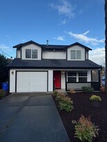 8567 N Charleston Ave in Portland, OR - Building Photo