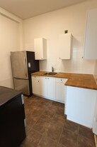 199 Hunter St W in Peterborough, ON - Building Photo