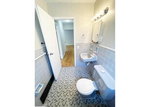 562 Lowell Ave in Cincinnati, OH - Foto de edificio - Building Photo