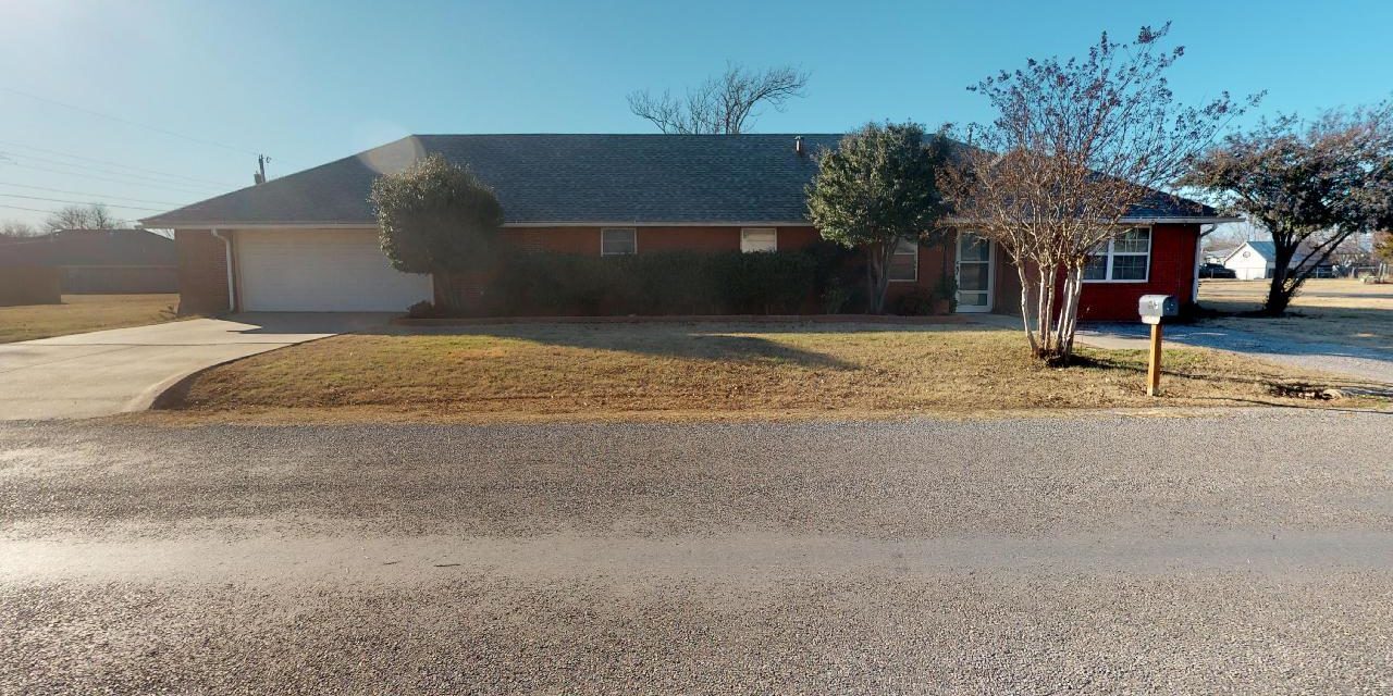 321 H St in Elgin, OK - Building Photo