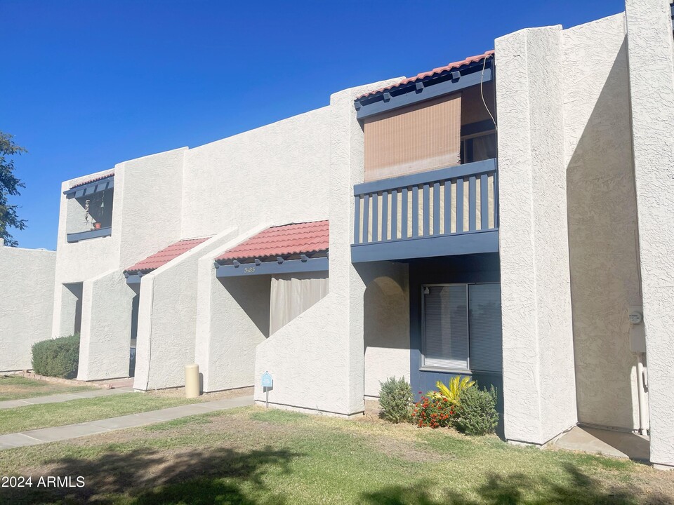 5485 W El Caminito Dr in Glendale, AZ - Foto de edificio