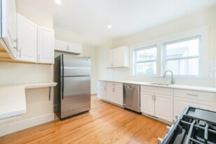 301 Alewife Brook Pky in Somerville, MA - Building Photo
