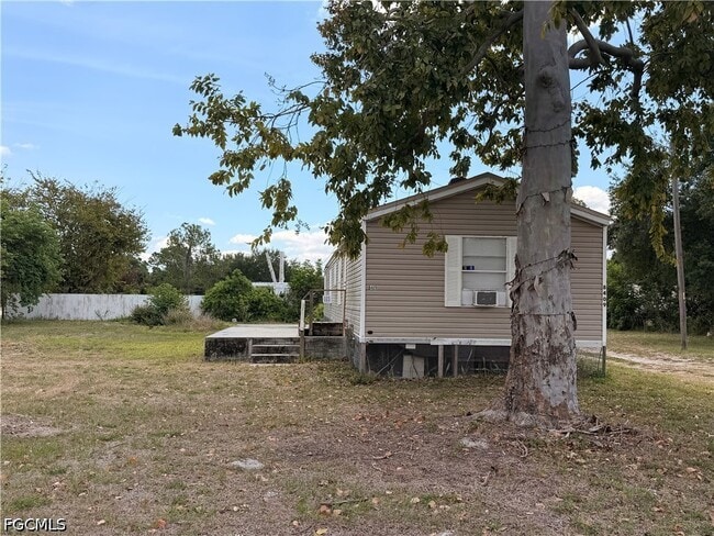 8409 Grady Dr in North Fort Myers, FL - Building Photo - Building Photo