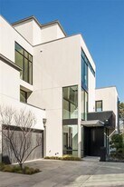 3515 Edgewater St in Dallas, TX - Building Photo