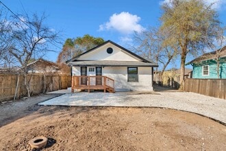 439 W Lubbock St in San Antonio, TX - Building Photo - Building Photo