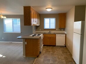 708 Eastgate Dr in Prosser, WA - Building Photo - Building Photo