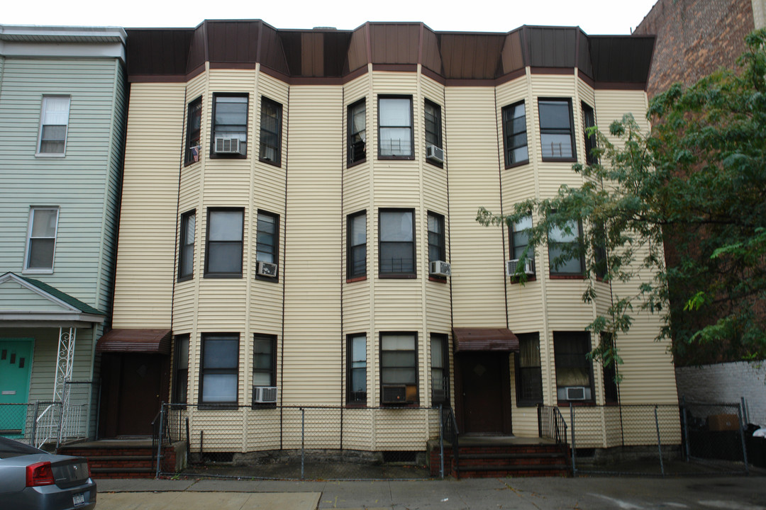 80-82 Wolffe St in Yonkers, NY - Building Photo