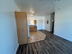 1627 Havasupai Dr, Unit 215 in Bullhead City, AZ - Building Photo