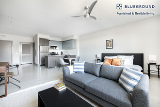 5100 Wilshire Blvd, Unit FL3-ID387 in Los Angeles, CA - Building Photo - Building Photo