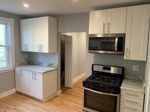 323 Lowell St in Somerville, MA - Building Photo - Building Photo