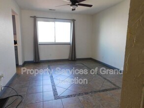 2338 1/2 Rattlesnake Ct in Grand Junction, CO - Foto de edificio - Building Photo