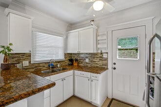 4002 E Colorado St in Long Beach, CA - Foto de edificio - Building Photo