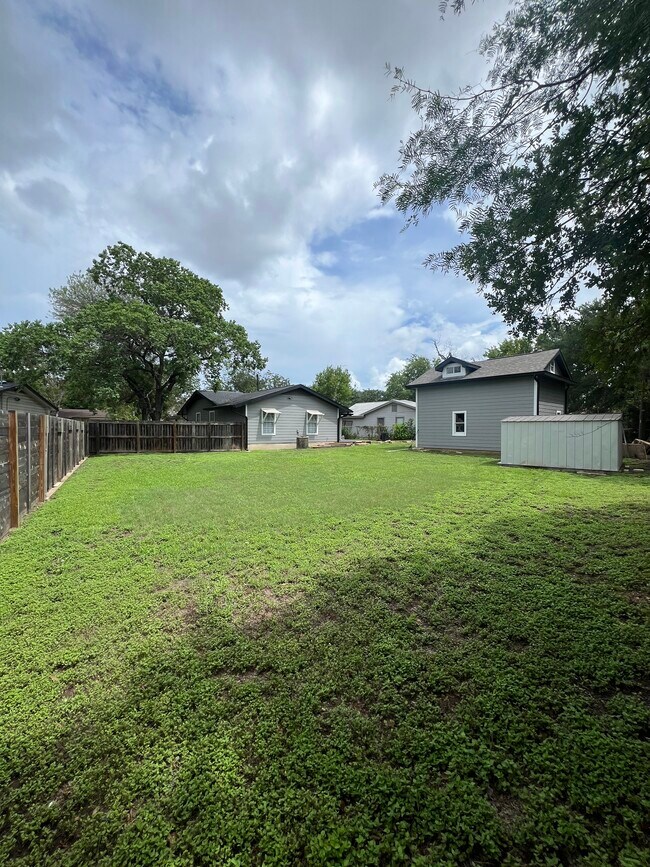 4905 Brighton Rd in Austin, TX - Building Photo - Building Photo