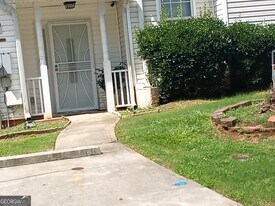 6495 Wellington Chase Ct in Lithonia, GA - Building Photo