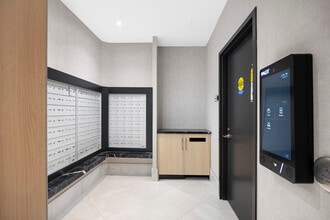 291 Queens Ave in Oakville, ON - Building Photo - Building Photo