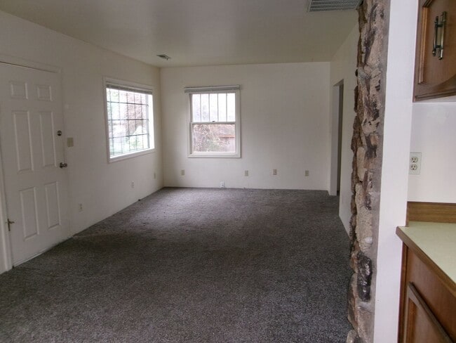 36 N Peach St in Medford, OR - Building Photo - Building Photo