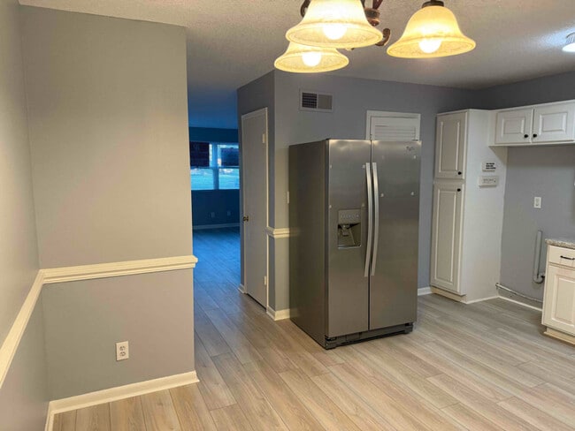 2501 Nottingham Way in Albany, GA - Building Photo - Building Photo