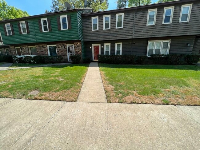 413 Hickorywood Cir in Richmond, VA - Building Photo - Building Photo