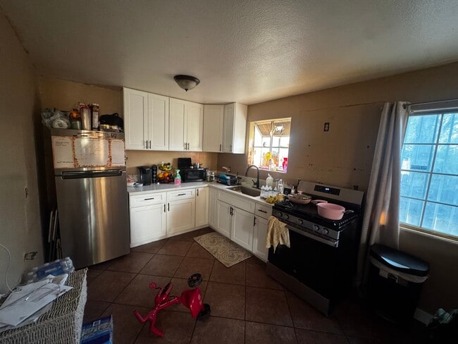 831 N H St in San Bernardino, CA - Building Photo - Building Photo