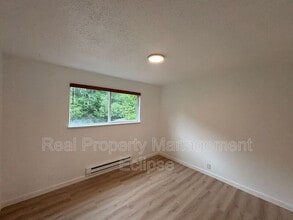 15548 27th Ave NE in Shoreline, WA - Building Photo - Building Photo