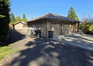 4999 Illahee Road NE in Bremerton, WA - Building Photo - Building Photo