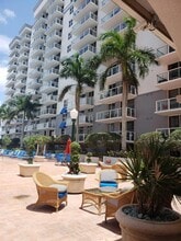 5085 NW 7th St in Miami, FL - Building Photo - Building Photo