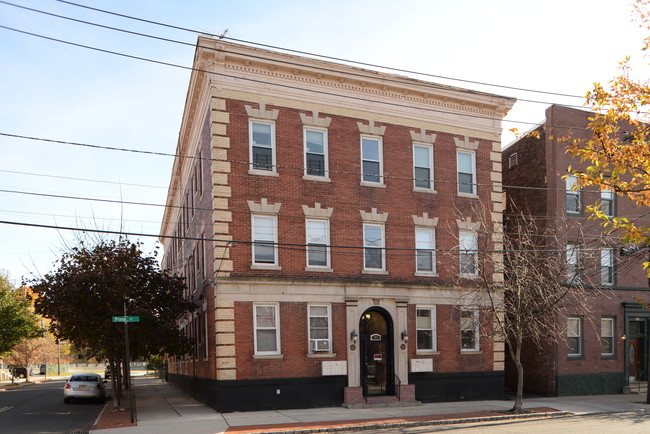 97 Pine St in Montclair, NJ - Foto de edificio - Building Photo