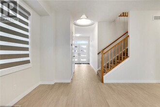 48 Moon Cres in Cambridge, ON - Building Photo - Building Photo